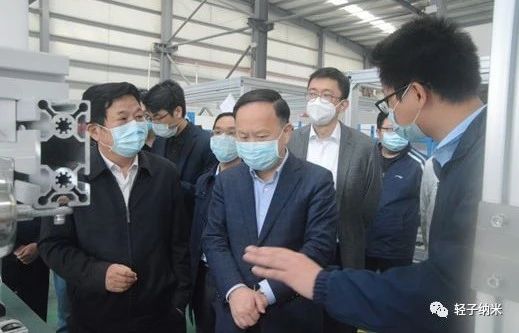 Vice Mayor Zhao Hai and his delegation first inspected the production site.