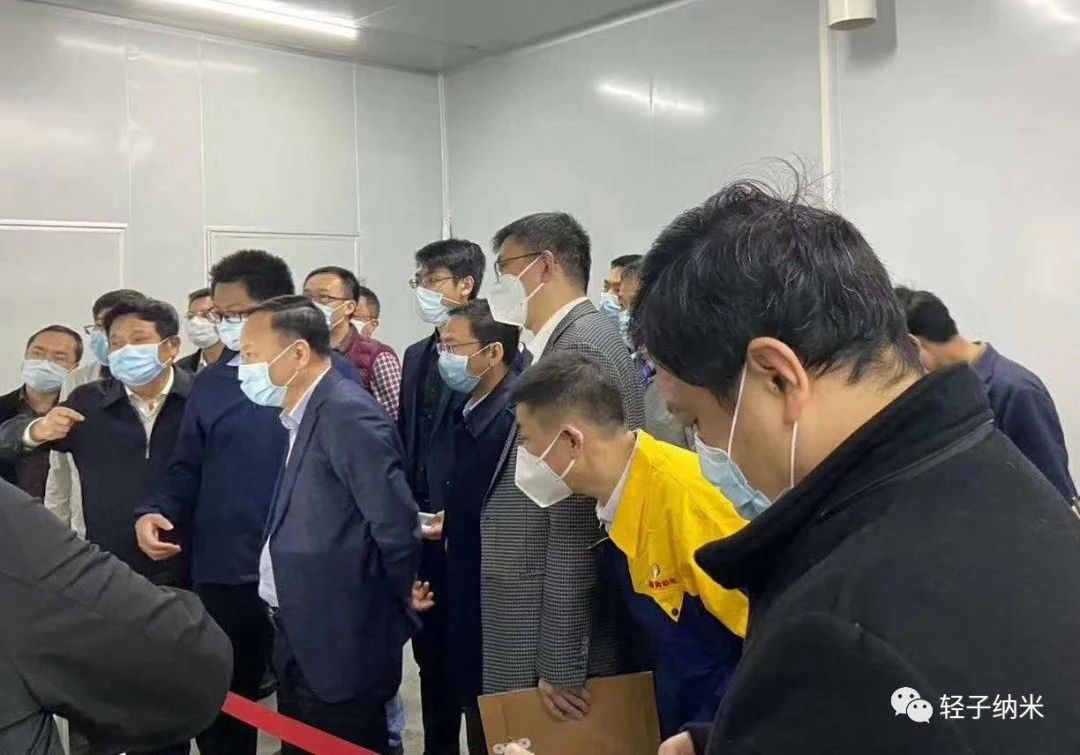 Dr. Zhu Ziming, General Manager of the company, introduced the production line and membrane products of nano-fiber masks