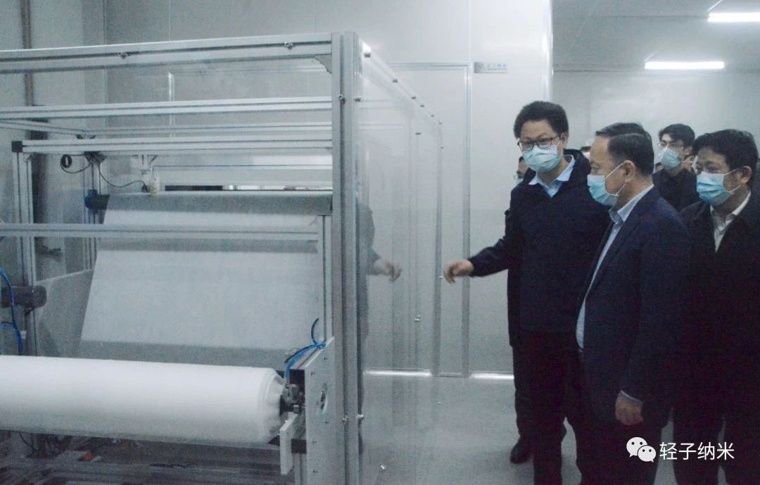 Dr. Zhu Ziming, General Manager of the company, introduced the production line and membrane products of nano-fiber masks